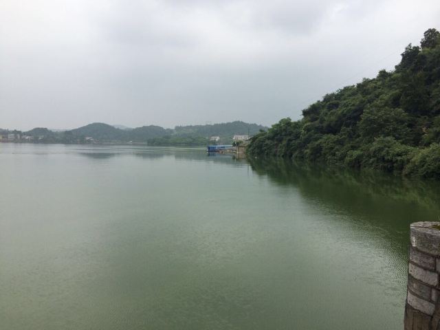 “湘中明珠”夜色娄底 月色空灵咏绿城，风平浪静映霓虹