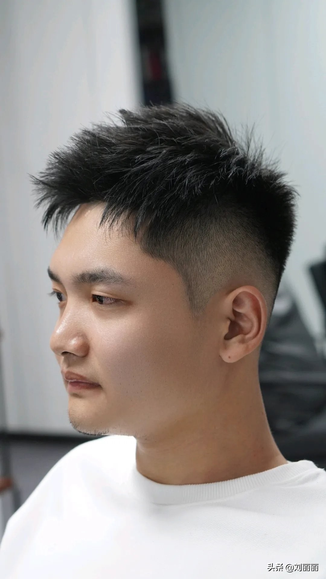 形容男生帅气的句子(男士发型怎么剪才帅气) - 火句子