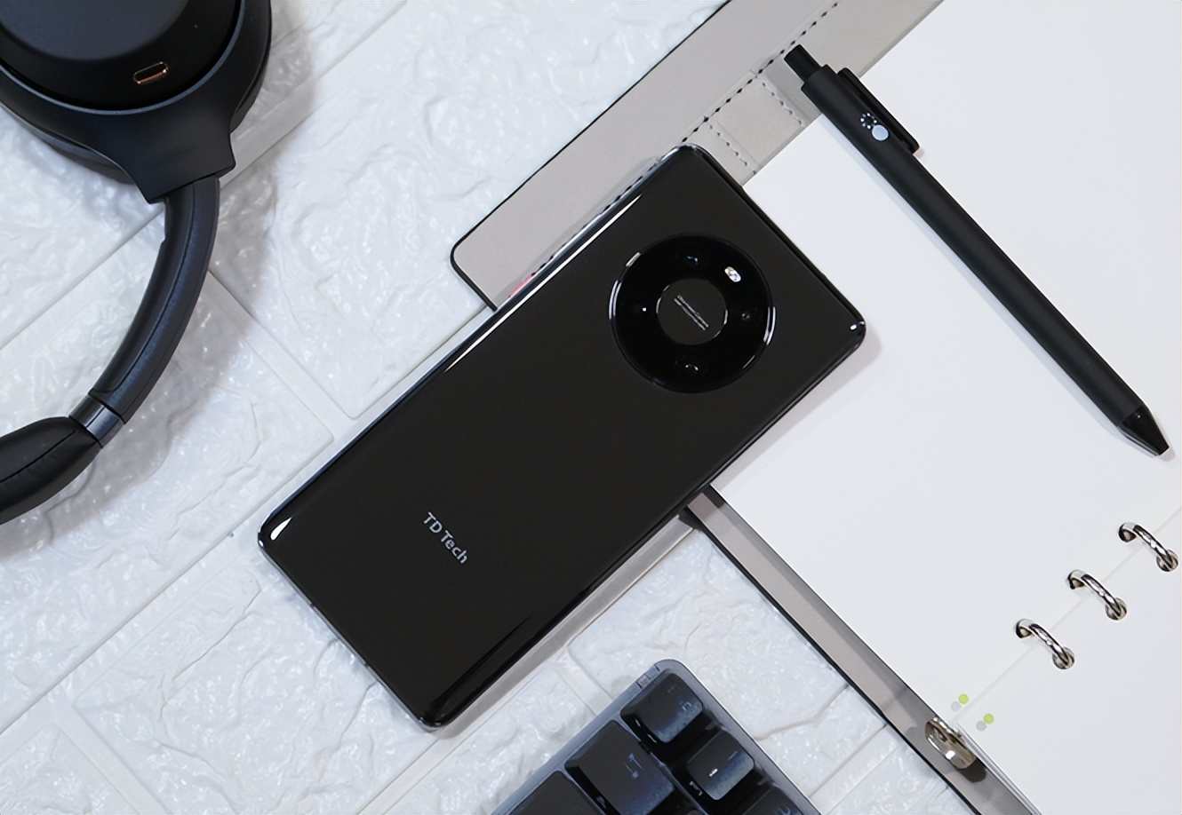 5G空间“无限”大，这款新品只有188g