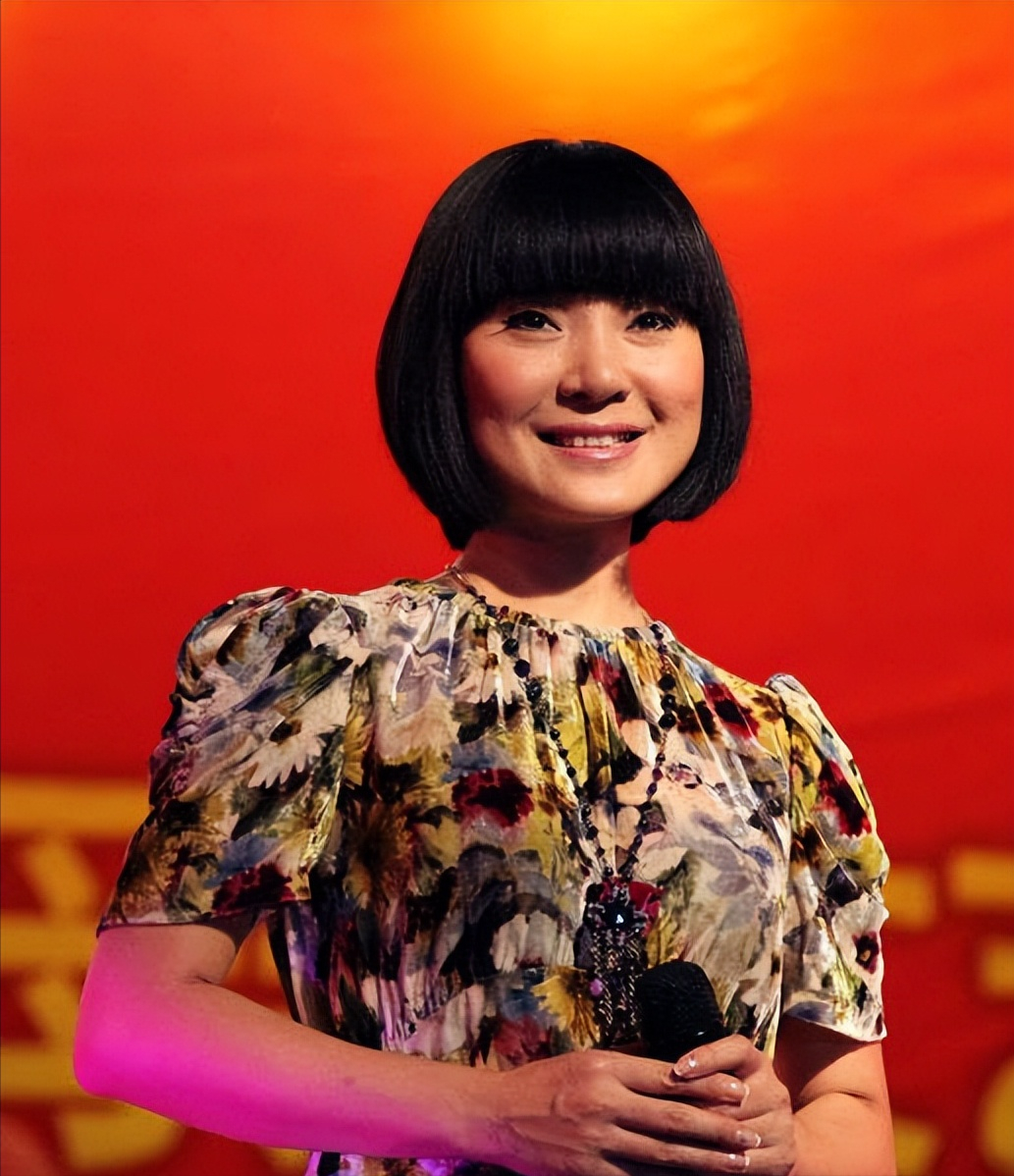 歌手陈红：退出歌坛嫁李军，离婚后对簿公堂声誉尽毁，人生太坎坷