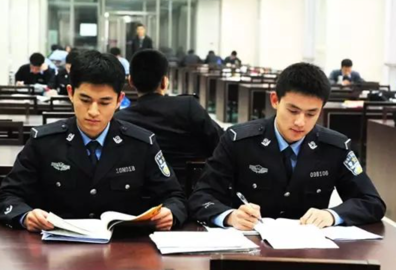 “部属警校”和“省属警校”仅一字之差，却存在天壤之别，选错没