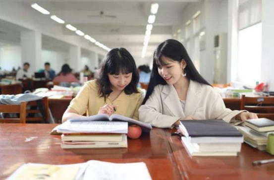 毕业生向往十大城市排名，青岛意外榜上有名，上海稳居第一惹争议