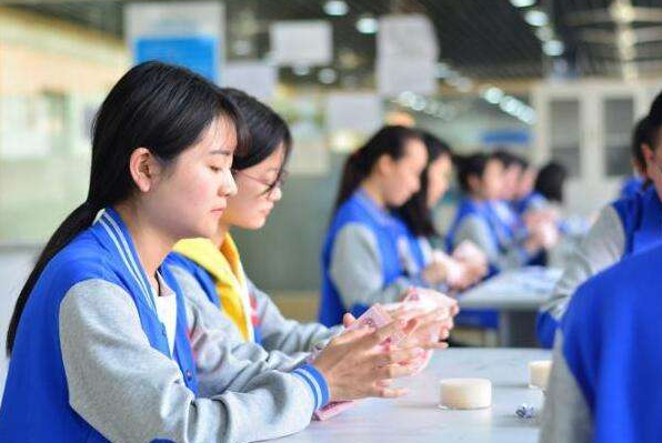 都说高考决定命运，殊不知中考才是“分水岭”，家长觉得很心疼