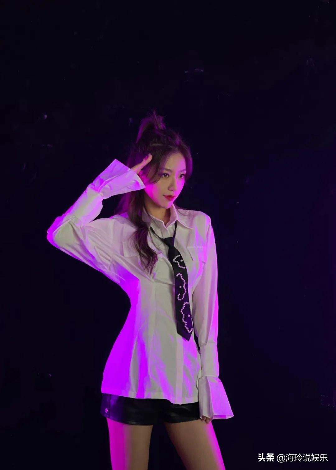 天云，美貌与智慧并存的KPL美女解说员