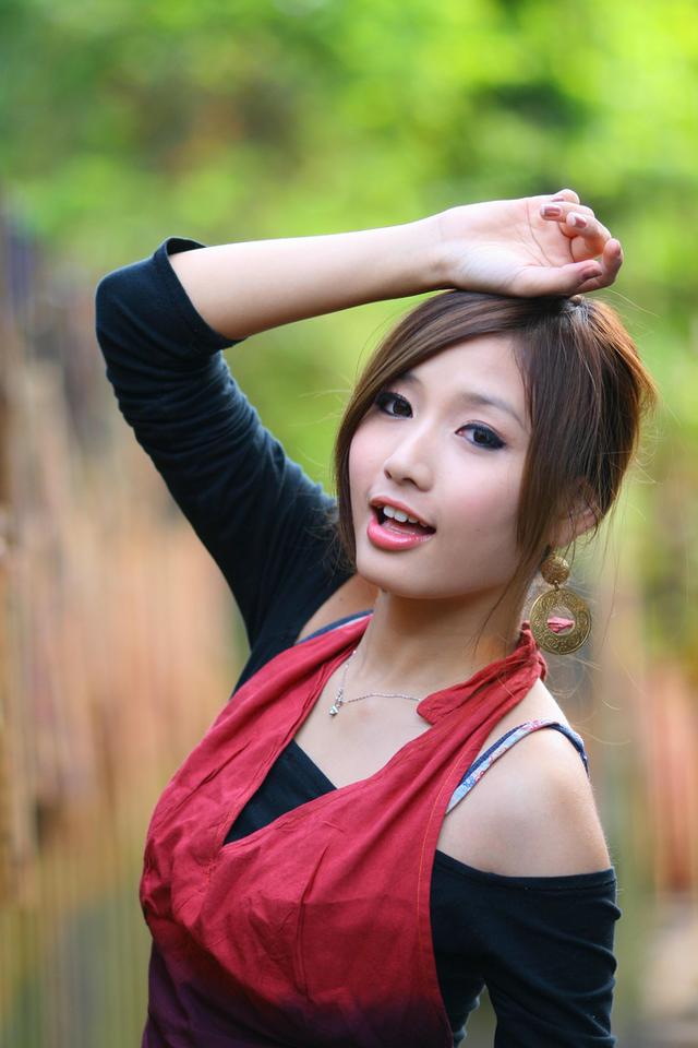 眼神是心灵的世界，2022高考作文预测，优秀作文欣赏：《那眼神》