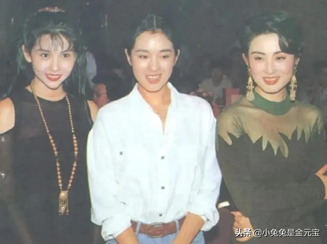 所以巩俐的脸跟邱淑贞一样是扑克脸大小