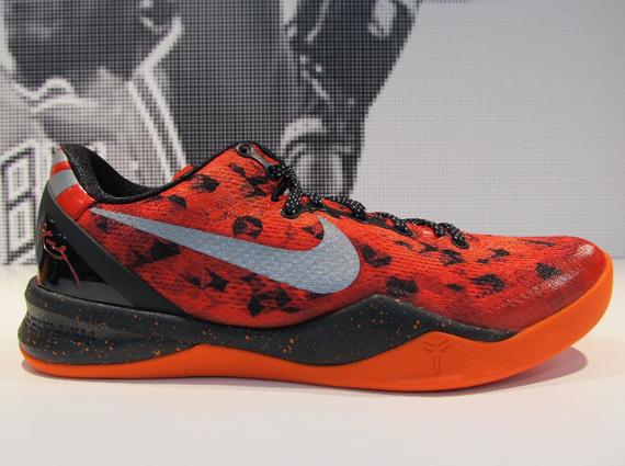 科比八代(KOBE8代入坑篮球鞋经典配色回顾！Nike科比战靴NBA上脚)