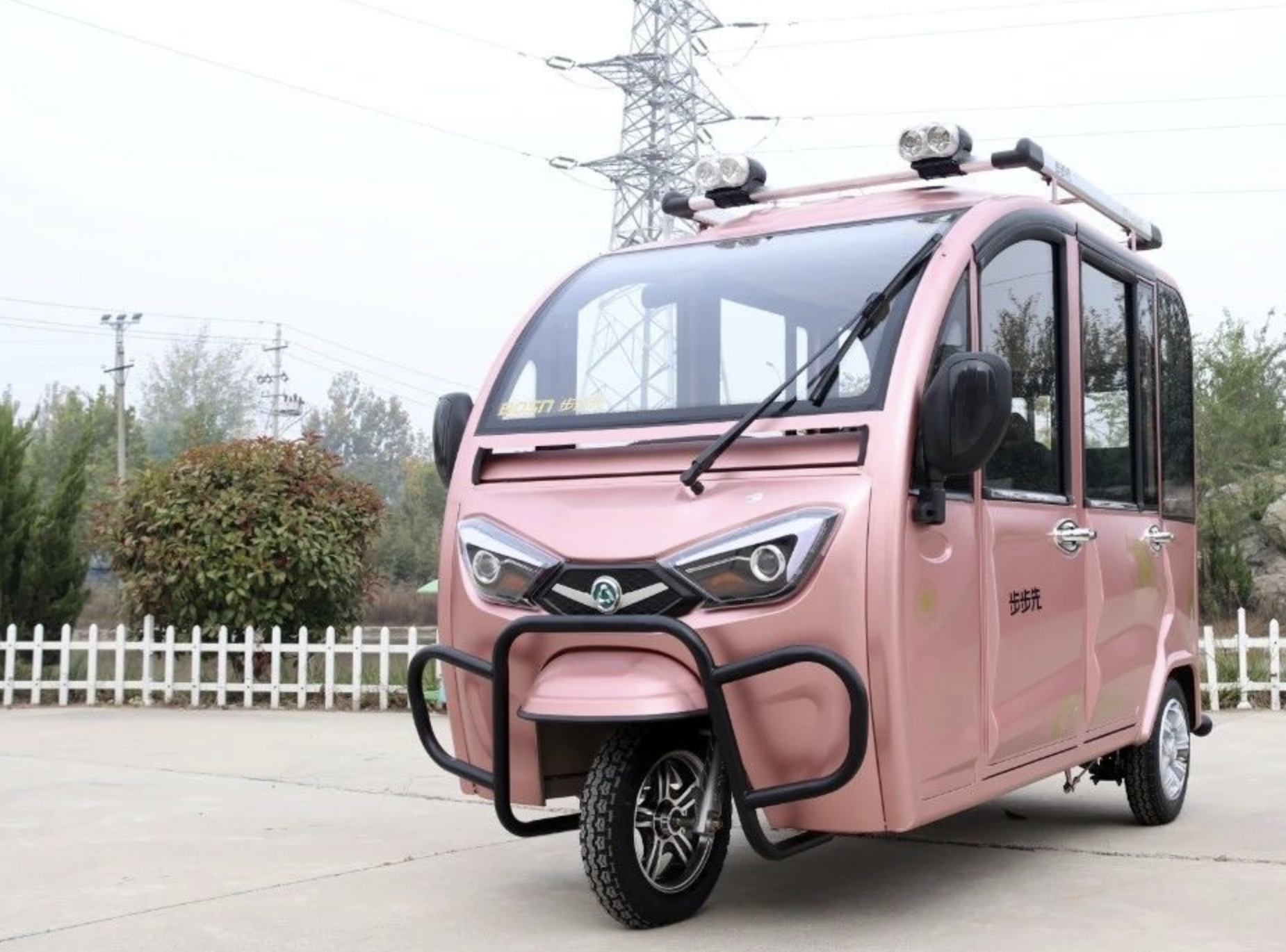 2款带空调的电动三轮篷车,最低价6000元,能挡雨,适合老年人