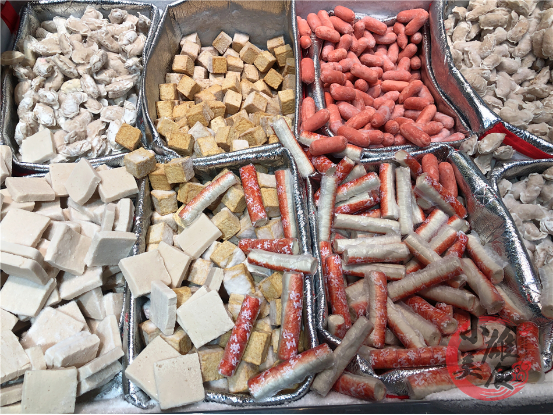 爱吃火锅的要留意，火锅丸子到底是什么做的？看完偷偷放下了筷子