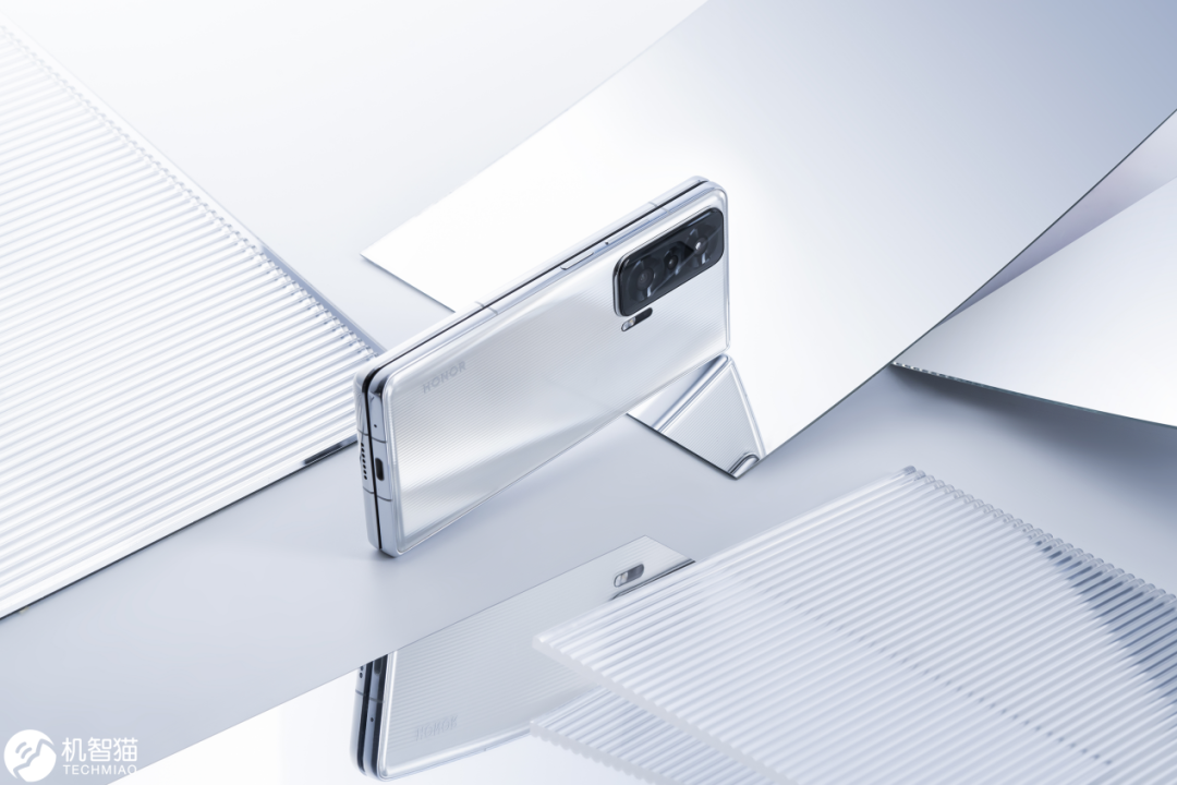 荣耀Magic V测评：可以用来当主力机的折叠屏手机