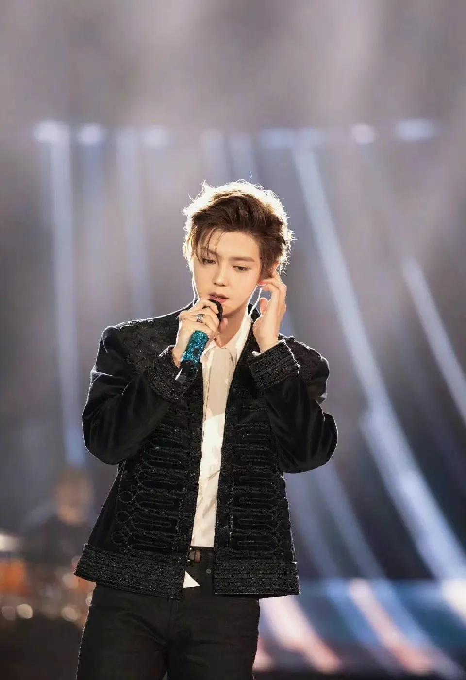 肖战 热巴 千玺 杨幂 龚俊 赵丽颖 杨紫 王一博 任嘉伦 鹿晗 成毅 檀健次 陈晓