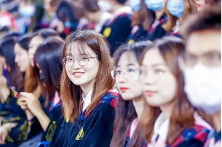 北大同寝3人10年变化，比7位数存款更宝贵的，是她们的人生选择