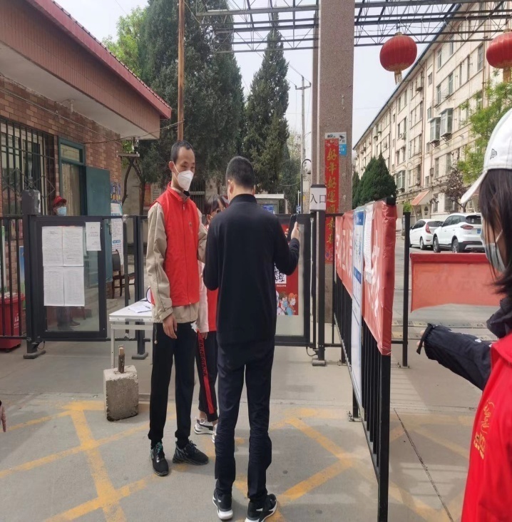 拾金不昧 乐于助人 用爱心诠释最美志愿红