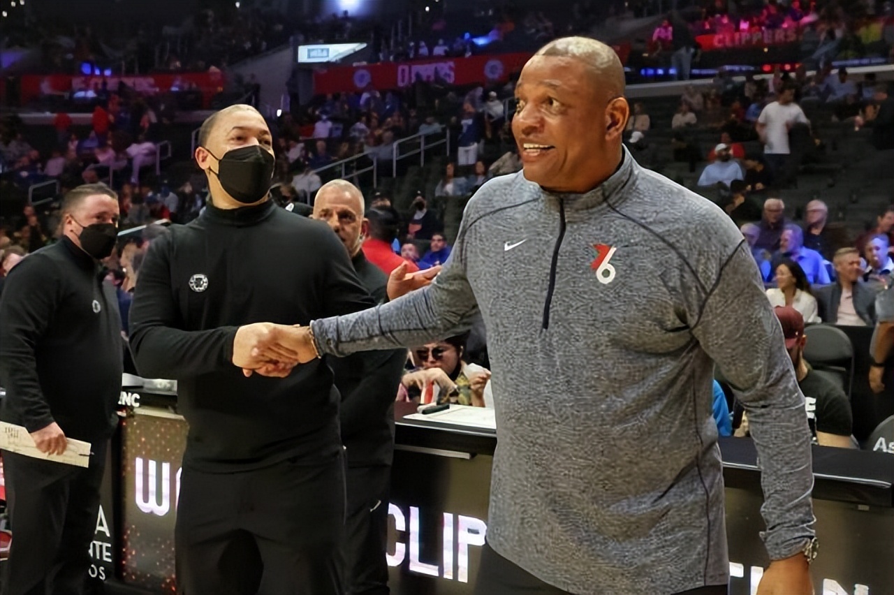 为什么nba过半场才暂停(NBA暂停的艺术：如何不被裁判无视？不画战术正常？)