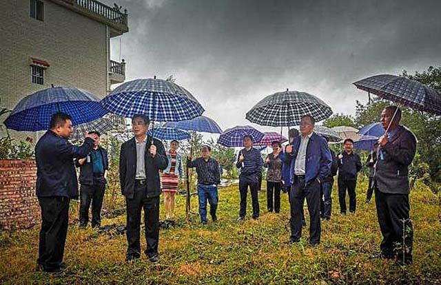 05年审判陈毅锋时欲抹黑执法部门，声称遭受私刑：被吊了15个小时