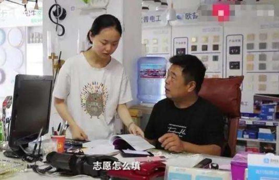 被清北拒绝的“状元”白湘菱，港大捡漏录取，自称以后想赴美读研