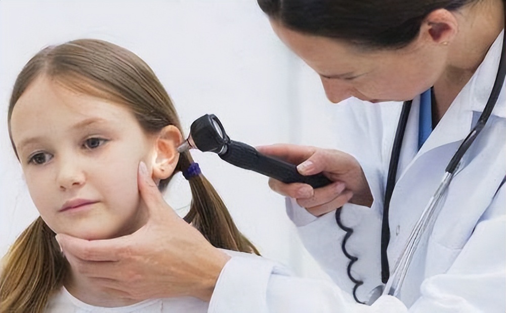 耳朵总是发痒，却掏不出任何东西？建议：或多留意身体5个问题