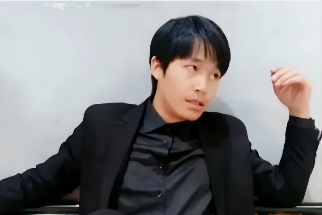 云南小伙再现周星驰经典，样貌造型酷似，如同星爷本尊归来