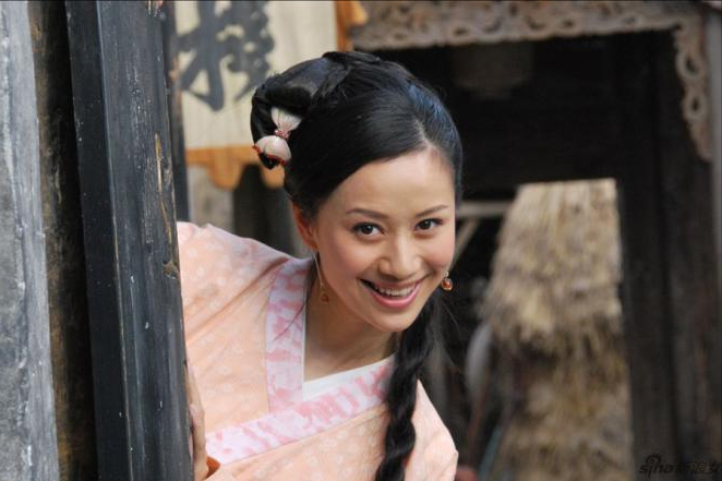 倪虹洁：曾寄人篱下，沦为18线小演员，如今总算“活”过来了