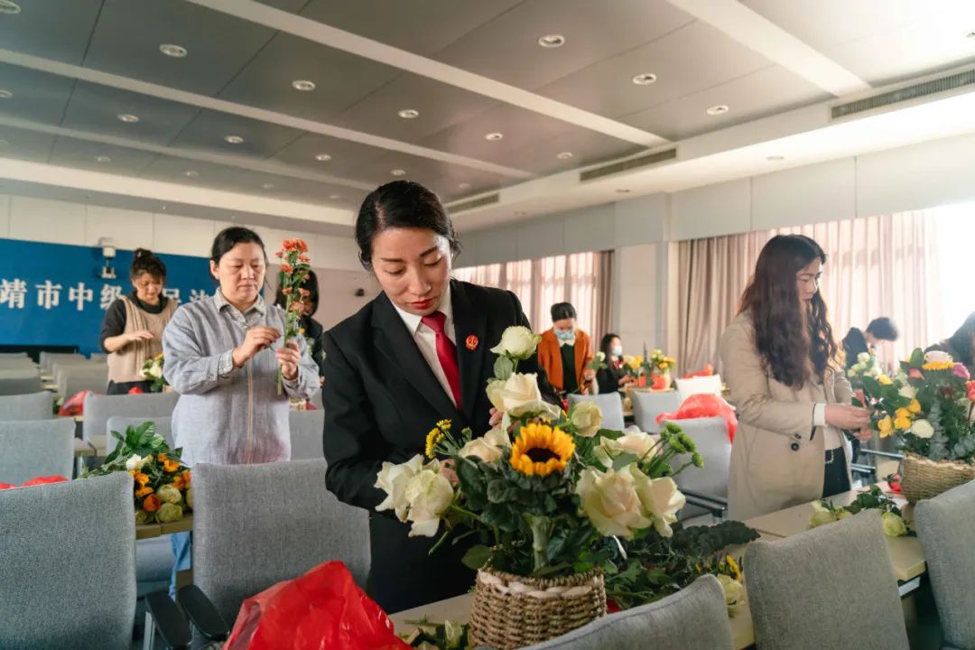 【身边榜样】致敬“铿锵玫瑰”