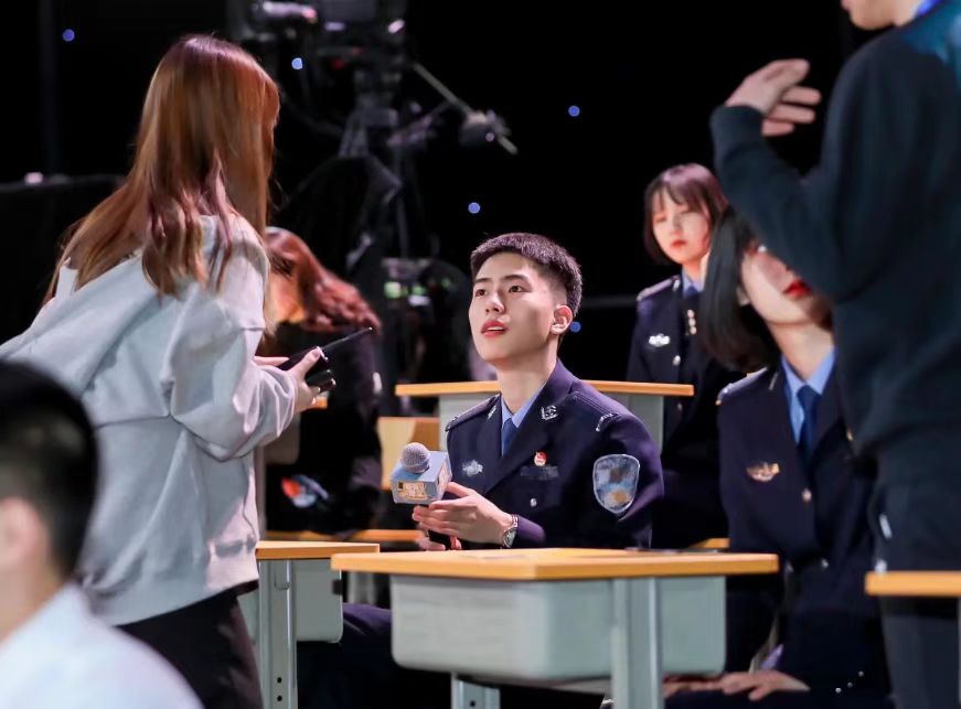 中国人民公安大学男生走红，身高1米8外形硬朗帅气，不愧是警校生