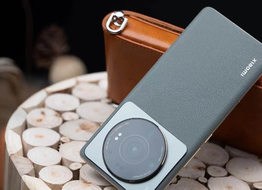 小米12S Ultra取代华为Mate40 Pro成主力机，不吹不黑，优缺点明显