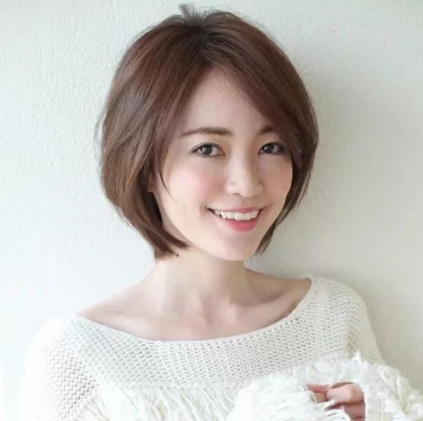 40-50岁的圆脸中年女人，适合留什么样的短发？
