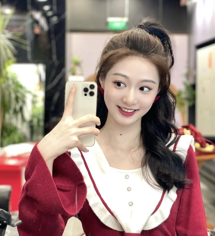 中传校花冯琳高考成绩607分，还是一名理科学霸，同寝5人被保研