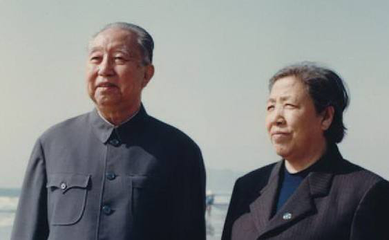 华国锋意外收到一封“意见信”，并回复：破除个人迷信请从我开始