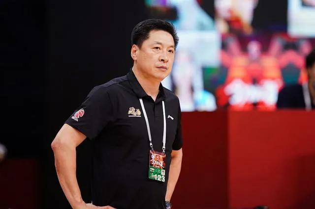 为什么nba上海球迷之夜(在如此招兵买马之下，上海队依旧被浙江广厦横扫的原因是什么)