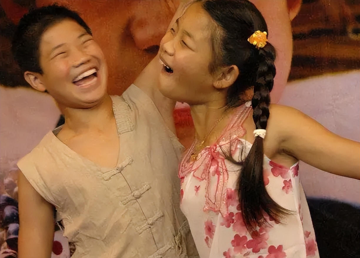 而剧里四位小演员也受到了很多人的喜爱,2004年7月,抗战片《小兵张嘎