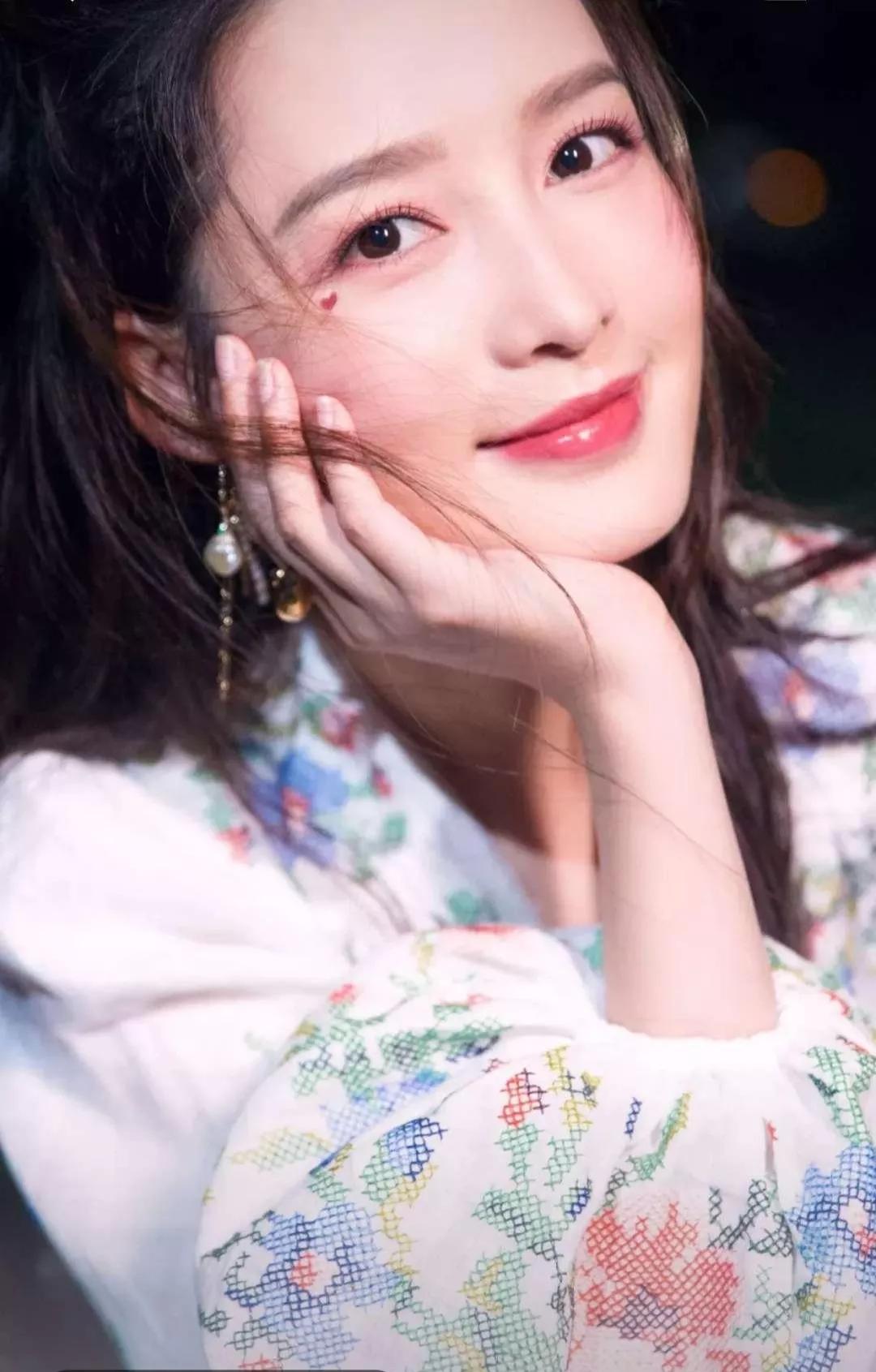 手机桌面，明星李沁、戴燕妮、海陆和张碧晨