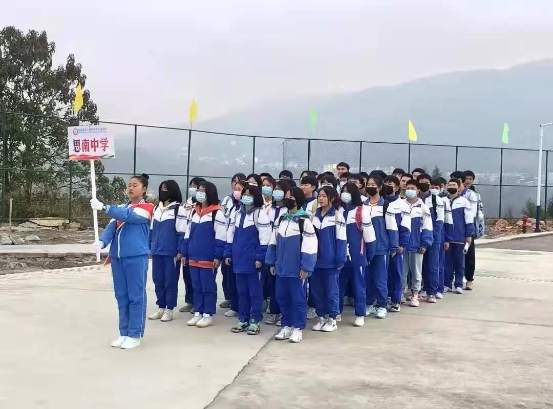 贵州县城里的“王牌”高中，位于贫困县，高考成绩却很耀眼