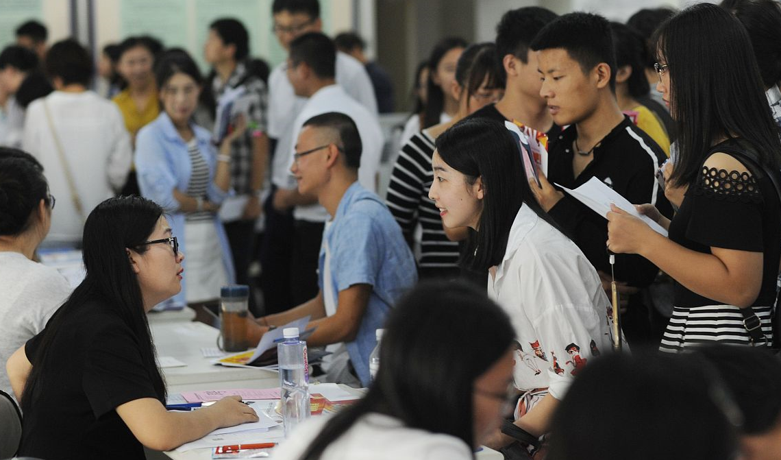 1076万毕业生都去哪了？2022年大学就业力调查报告新鲜出炉