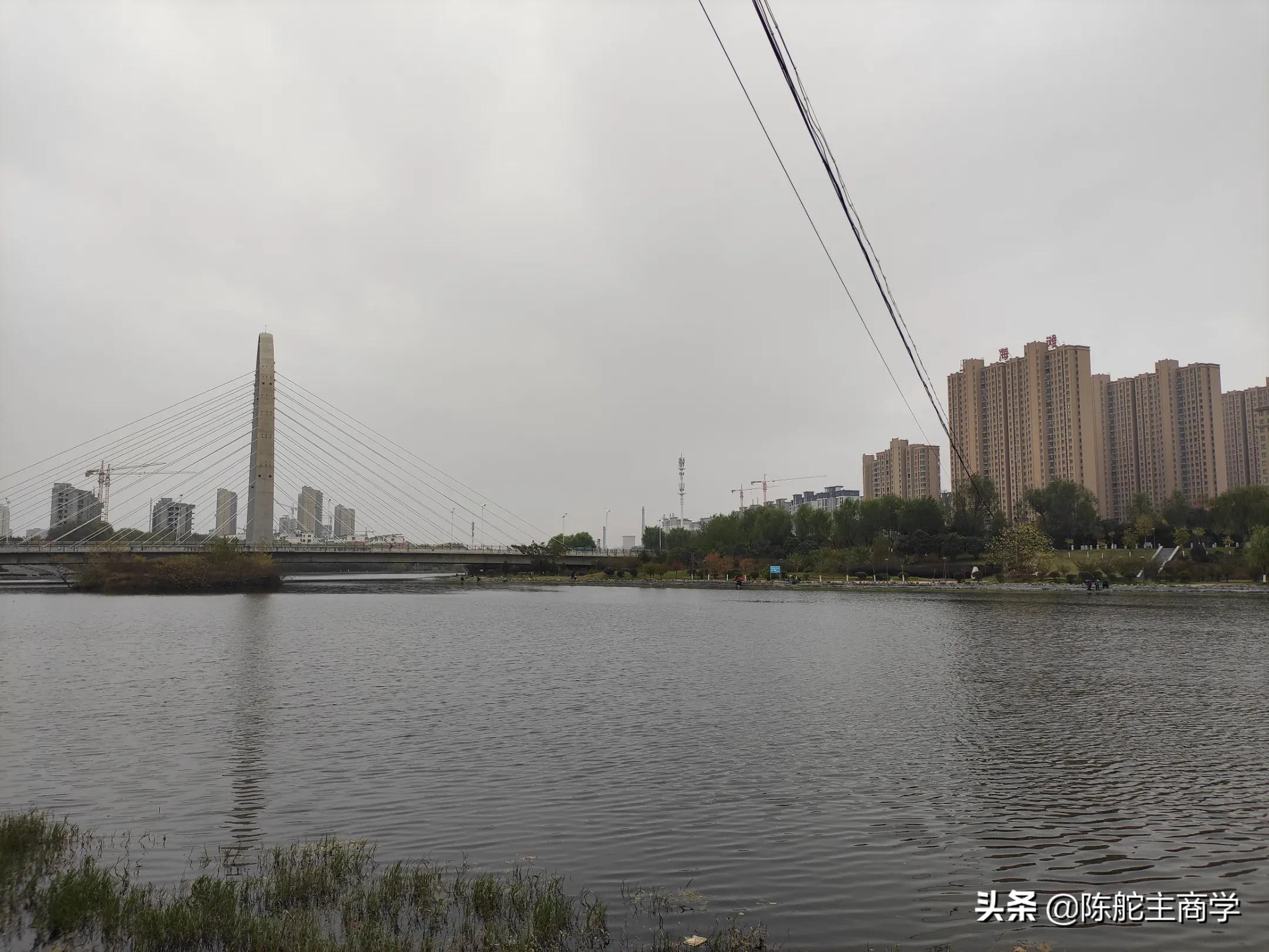 有生意做的老板们，如何通过自媒体给产品引流，日赚500块钱？