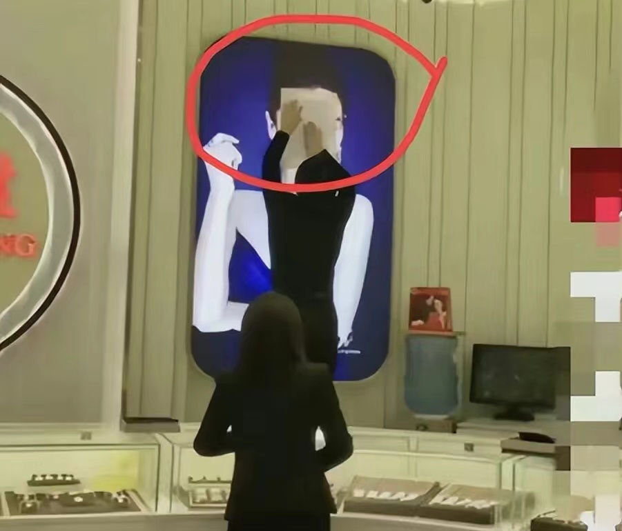 离婚才过2个月,杨颖四处受冷眼,她是否会念起黄晓明的好?