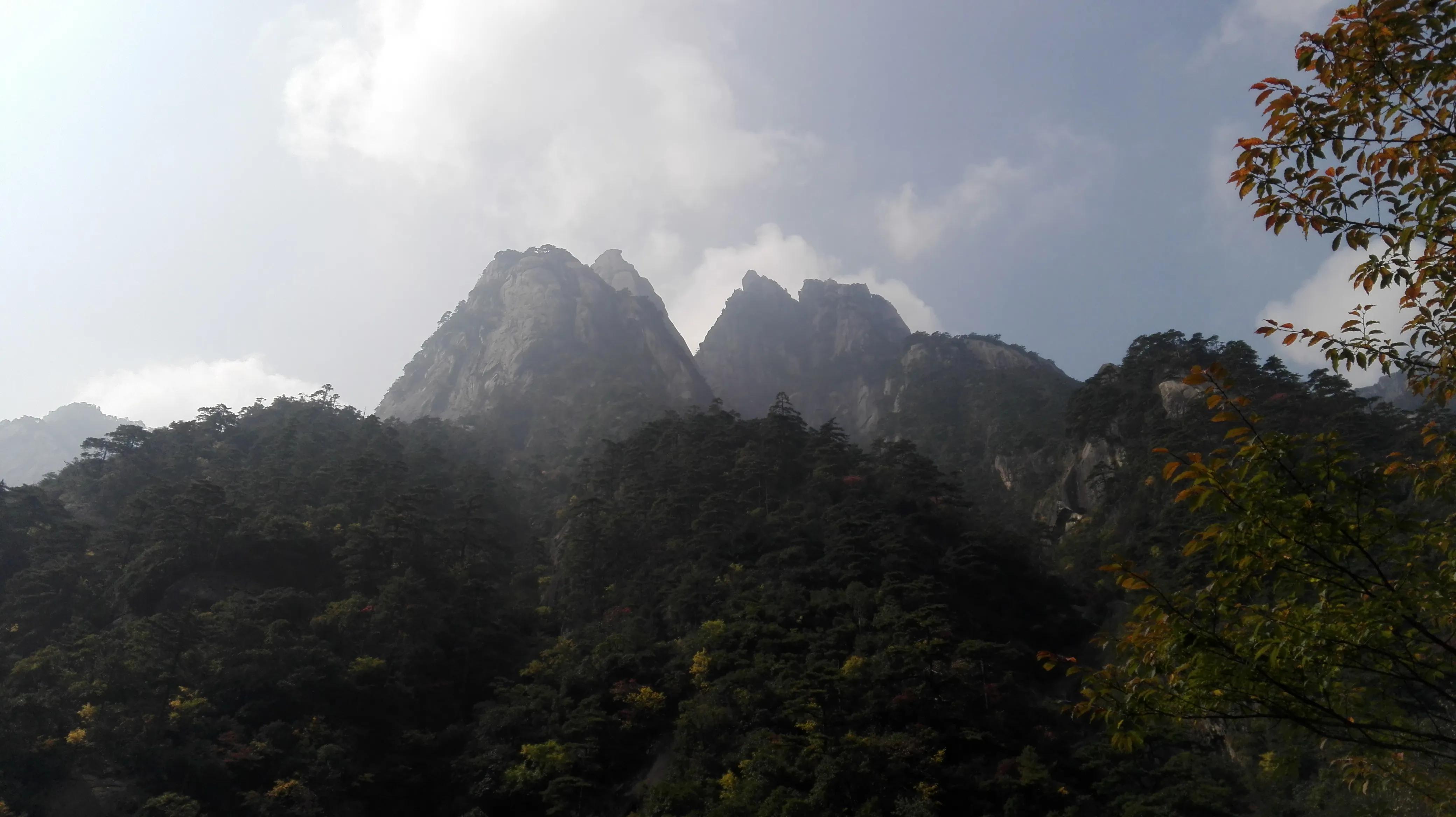 黄山：挑战1860米海拔光明顶，去见证醉美松雾石林日落云海之奇观