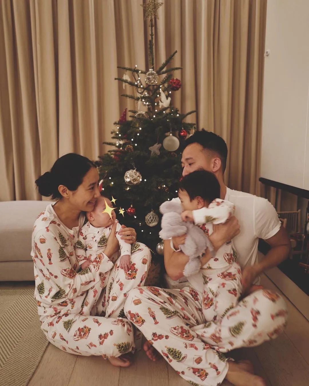 35岁歌手官宣三胎！巅峰期闪婚嫁初恋，神仙爱情感动网友：要幸福