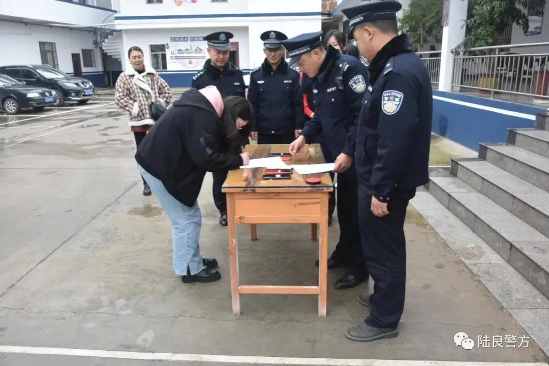 云南曲靖:这个春节不一样，陆良警方为群众发还“新春礼物”