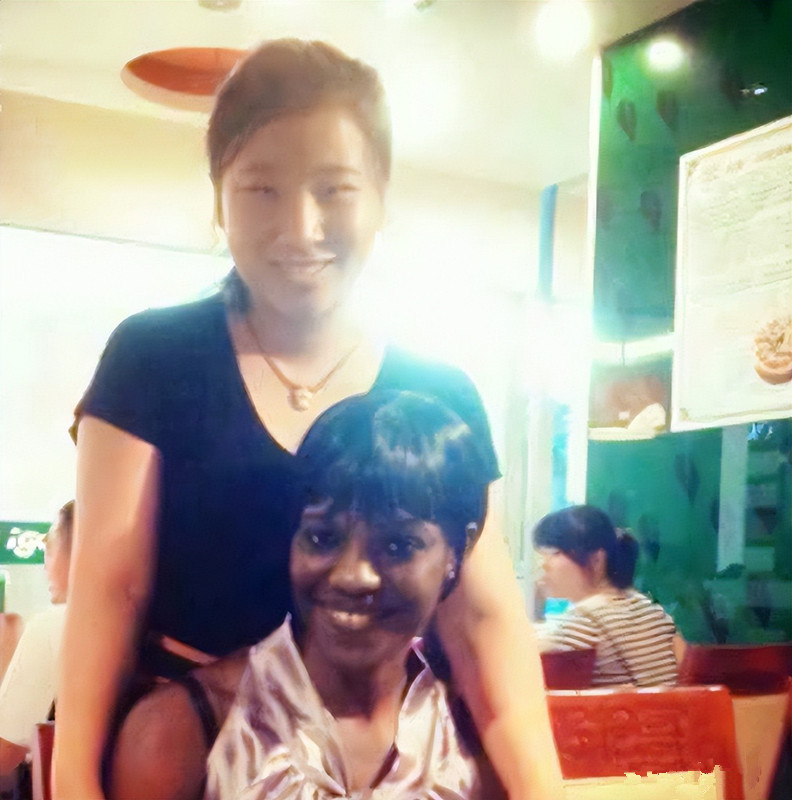 七年前中国女大学生嫁给非洲王子，生下2个女儿，现娘家定居非洲