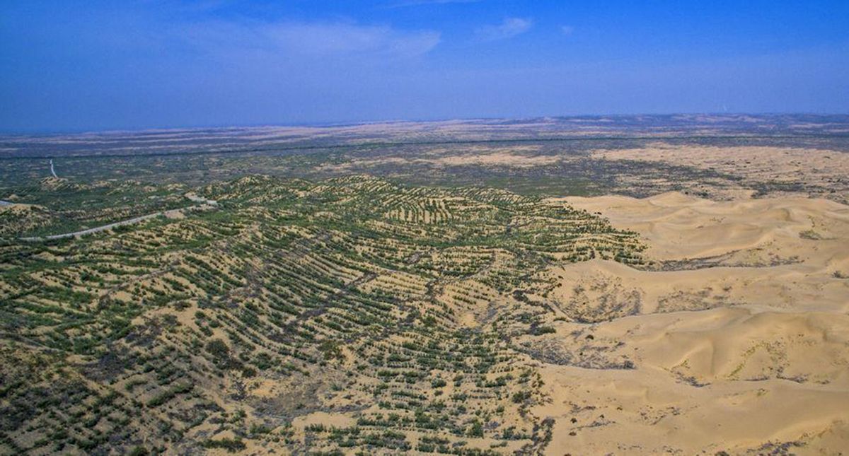 中国黑科技：“吞沙巨兽”，一天能吞食40亩沙漠，已投入甘肃建设