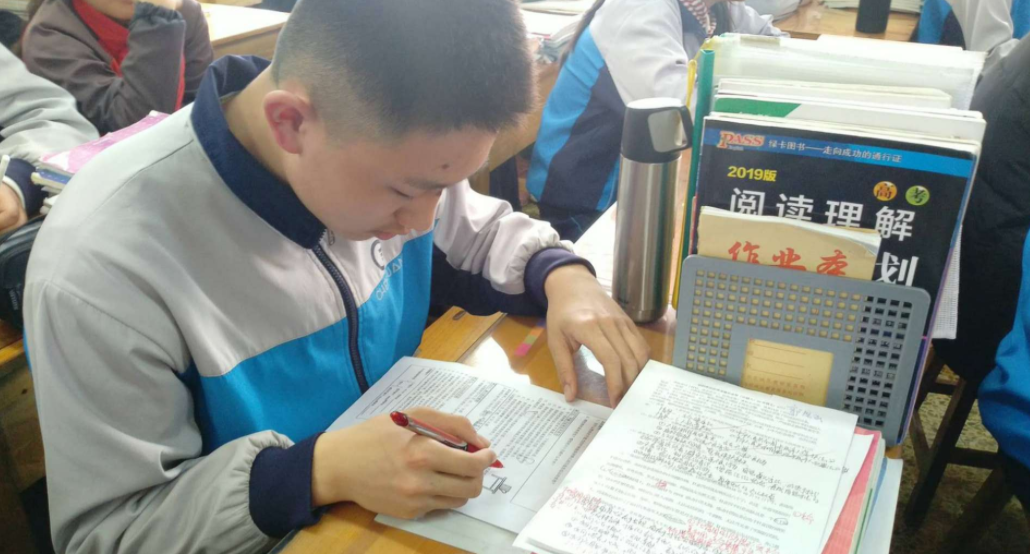 民办初中和公办初中，学生应该如何选择？家长可综合分析再做决定