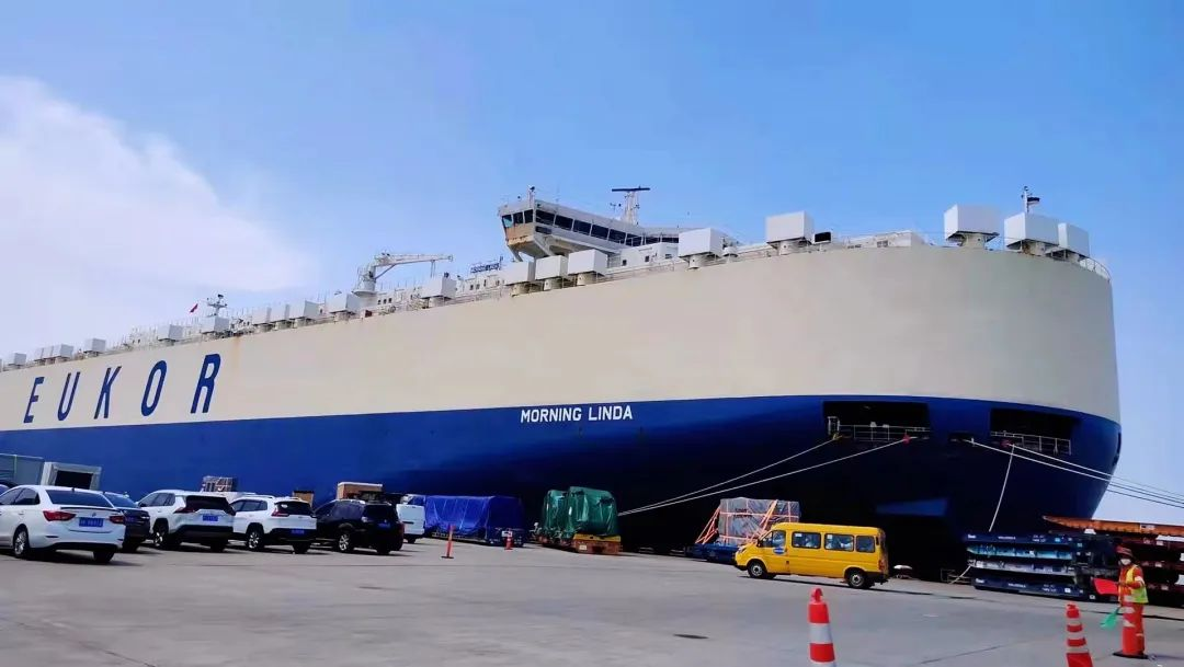 扬帆出海！盈峰环境60台新能源环卫设备挺进欧洲市场