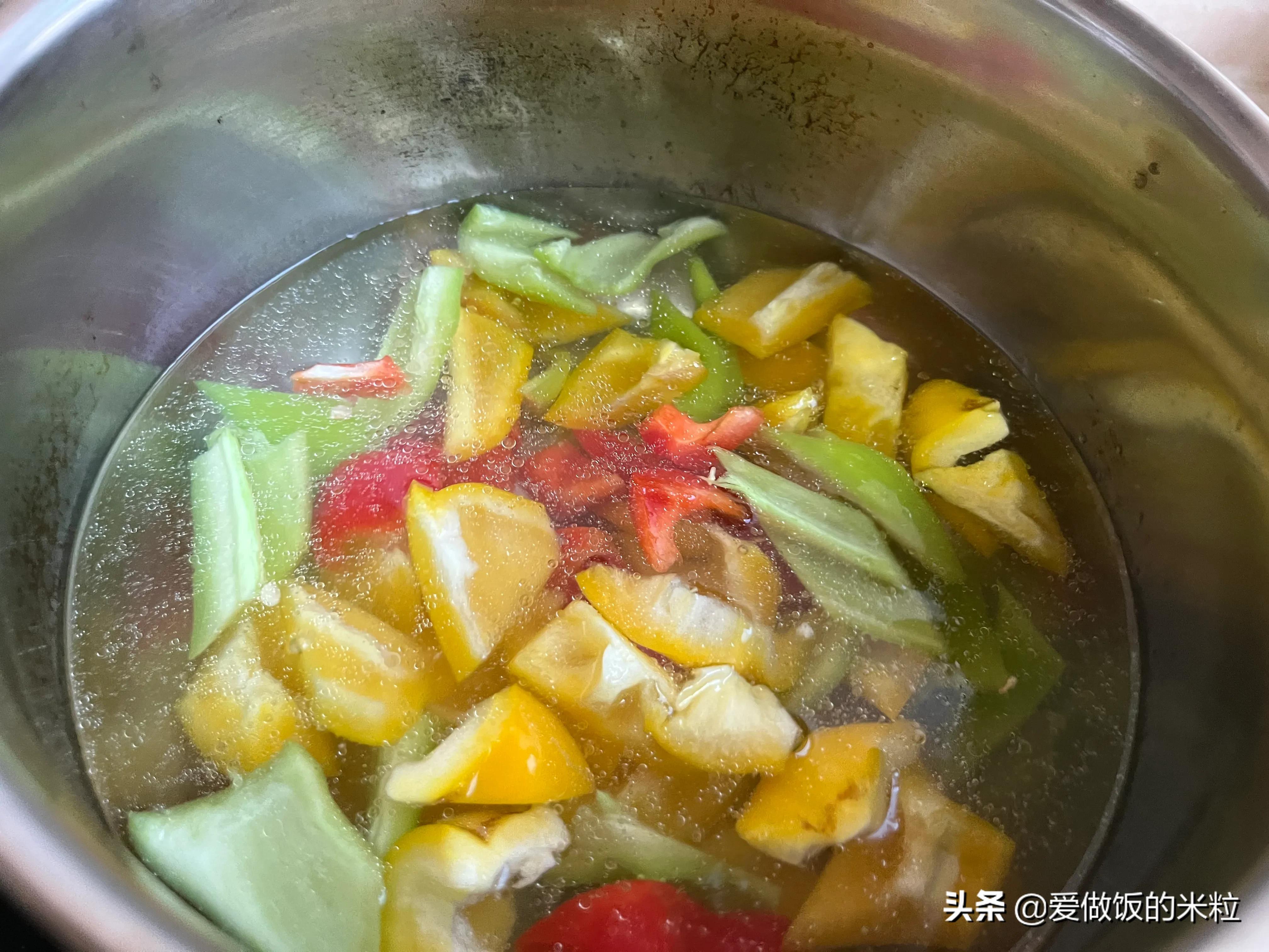 水果辣椒怎么做好吃（彩椒炒鸡蛋的烹饪教程）