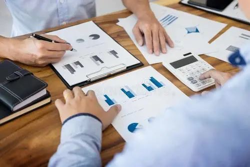 想要圆桌却收到长桌？正在全屋定制的你，记得把这8点写在合同里