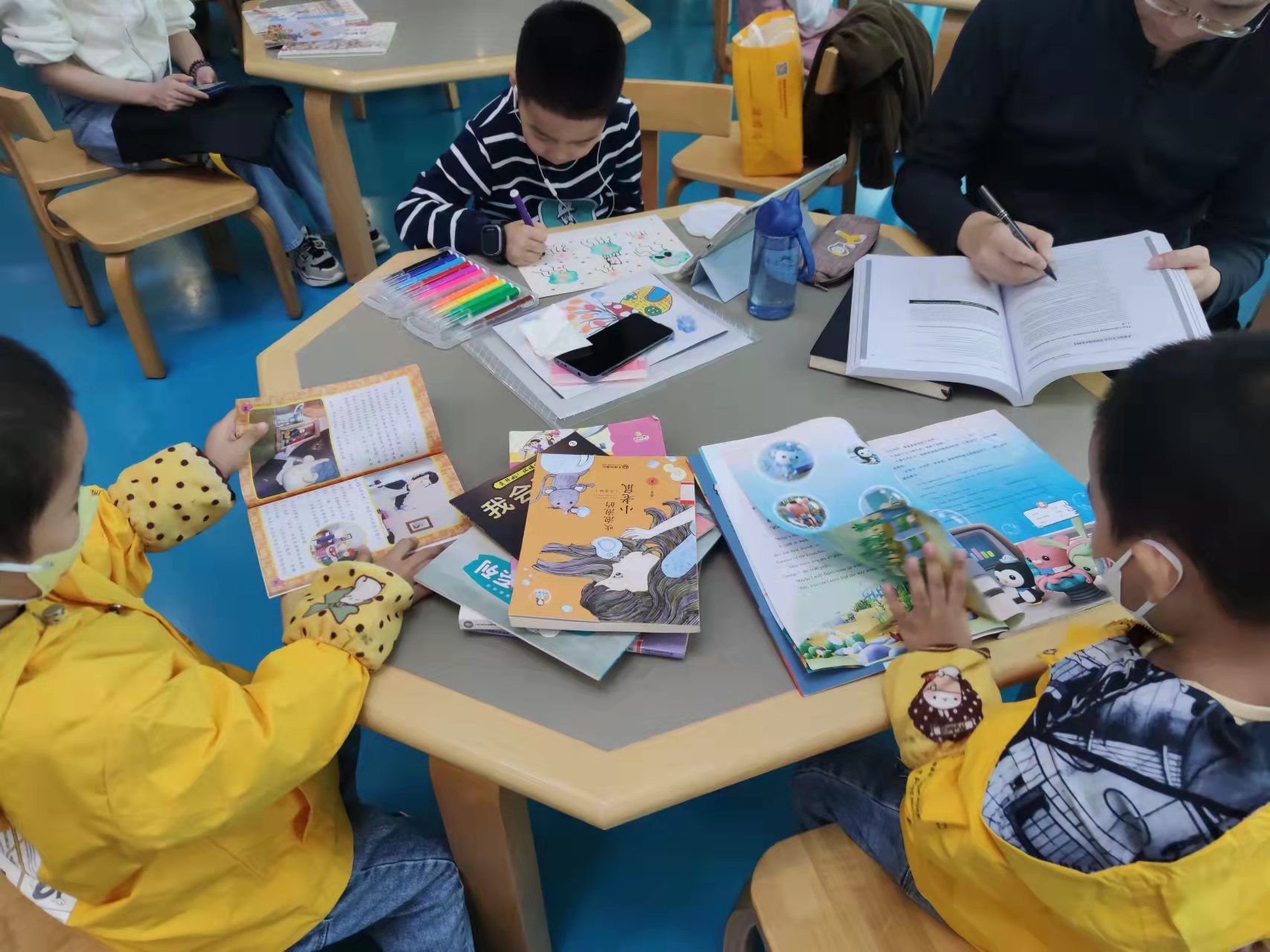 幼儿园中班的4个娃，随口说出英文短句，难道这真是双减呢？