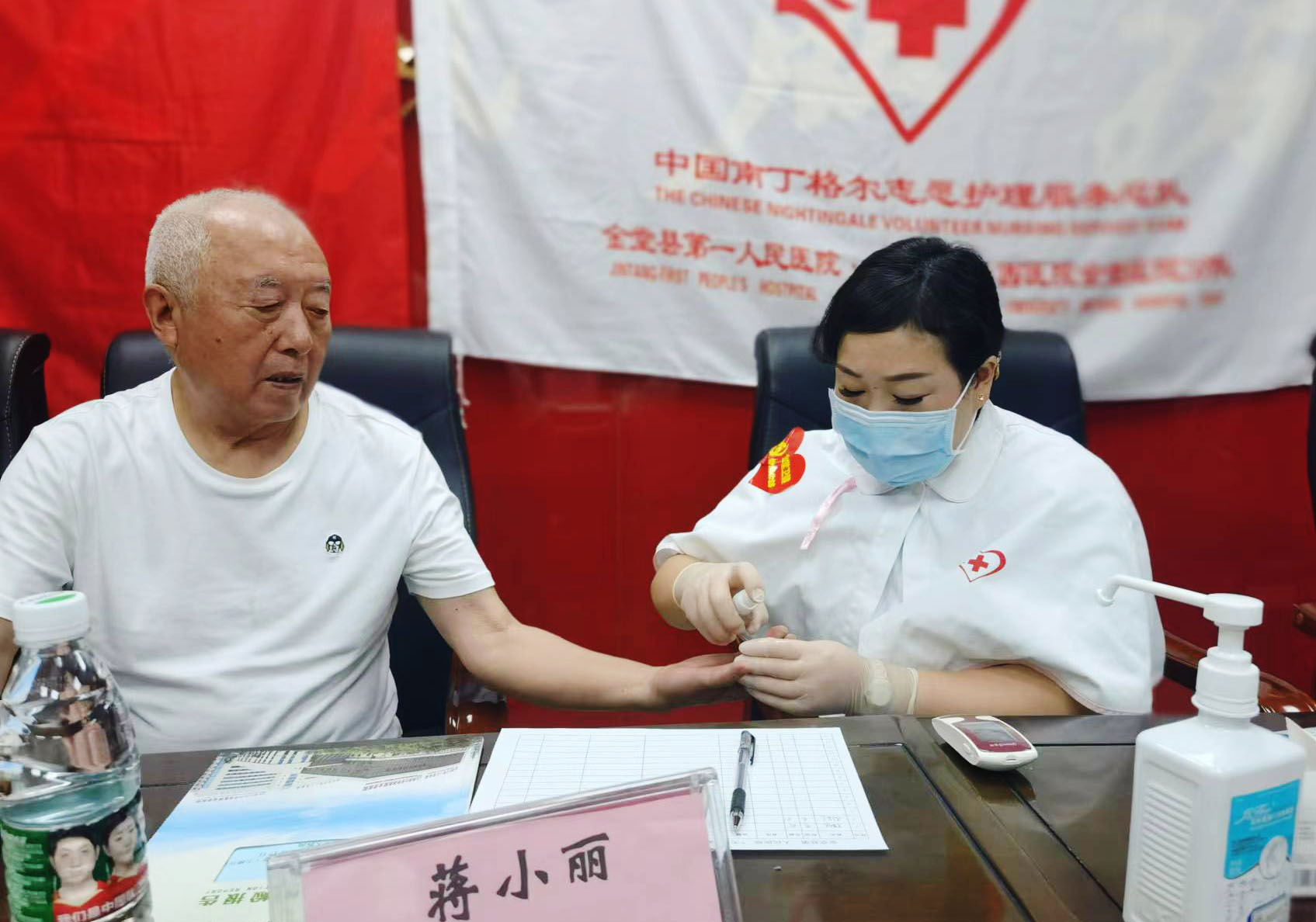 华西金堂医院开展“关爱百姓健康，喜迎二十大”志愿服务活动