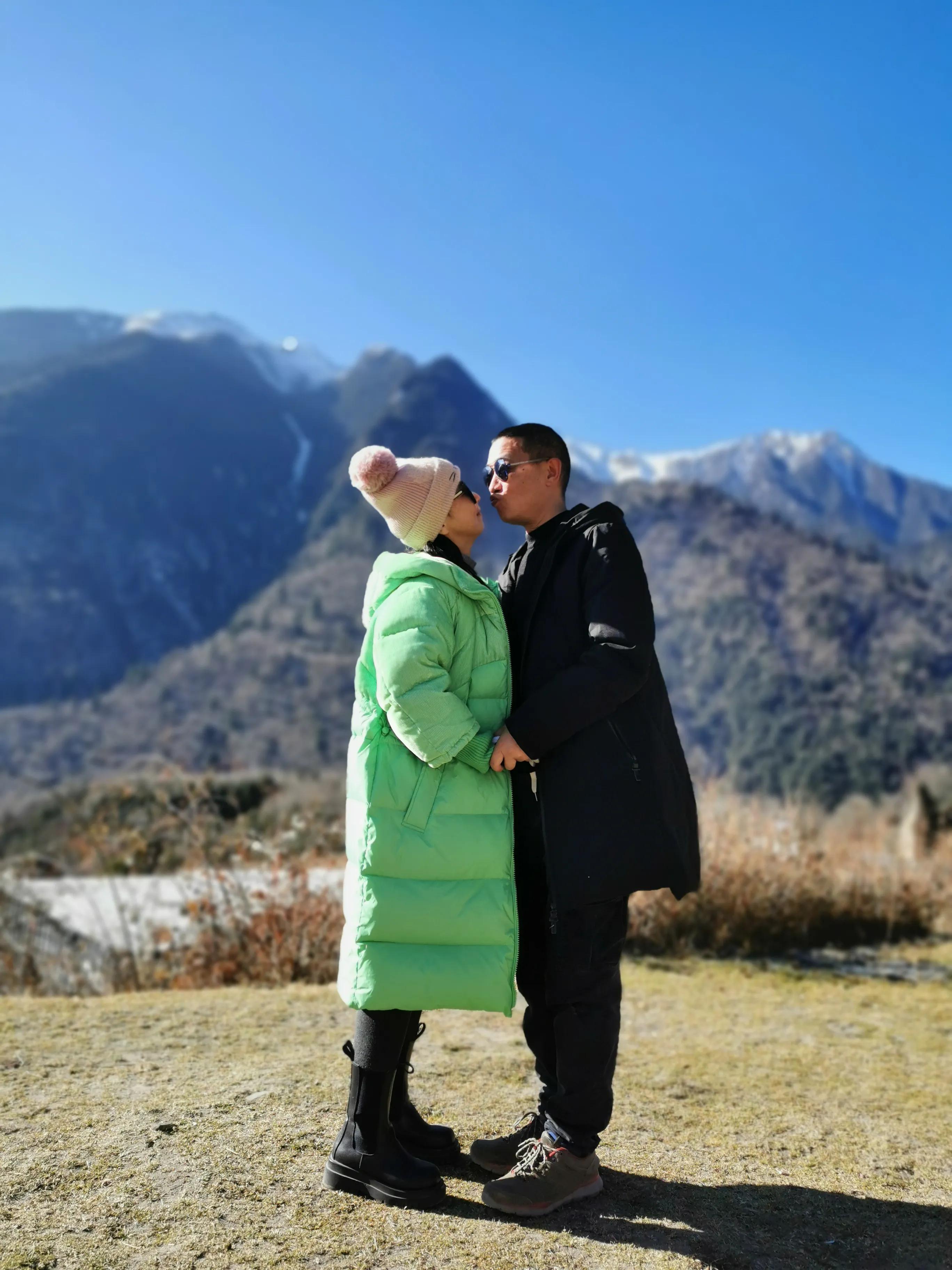 健康营养的情感滋养着这段爱情，余生不长，春秋有限，且行且珍惜