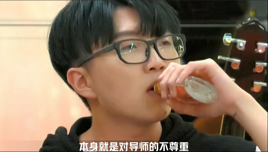 爆红第5年，被华晨宇否定的毛不易，终于开始融入娱乐圈