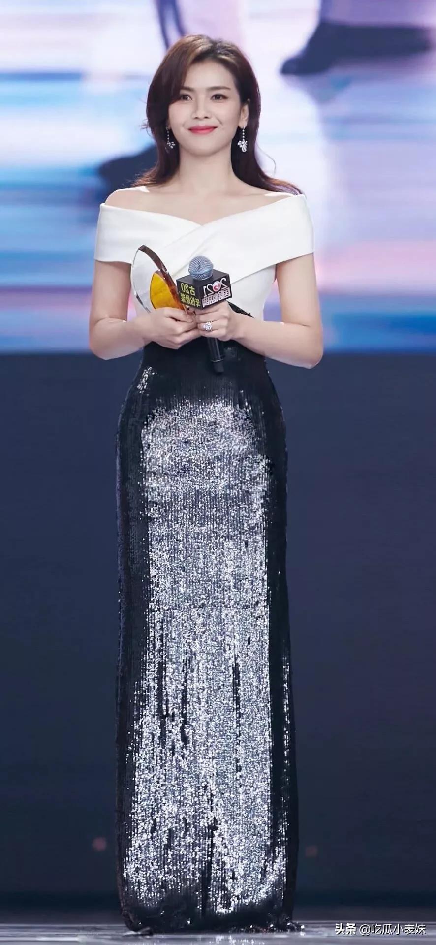 刘涛迷人美照，衣着光鲜，靓丽时尚，真的好美